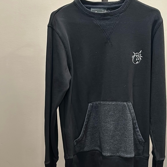 Sweatshirt. - Picture 1 of 1